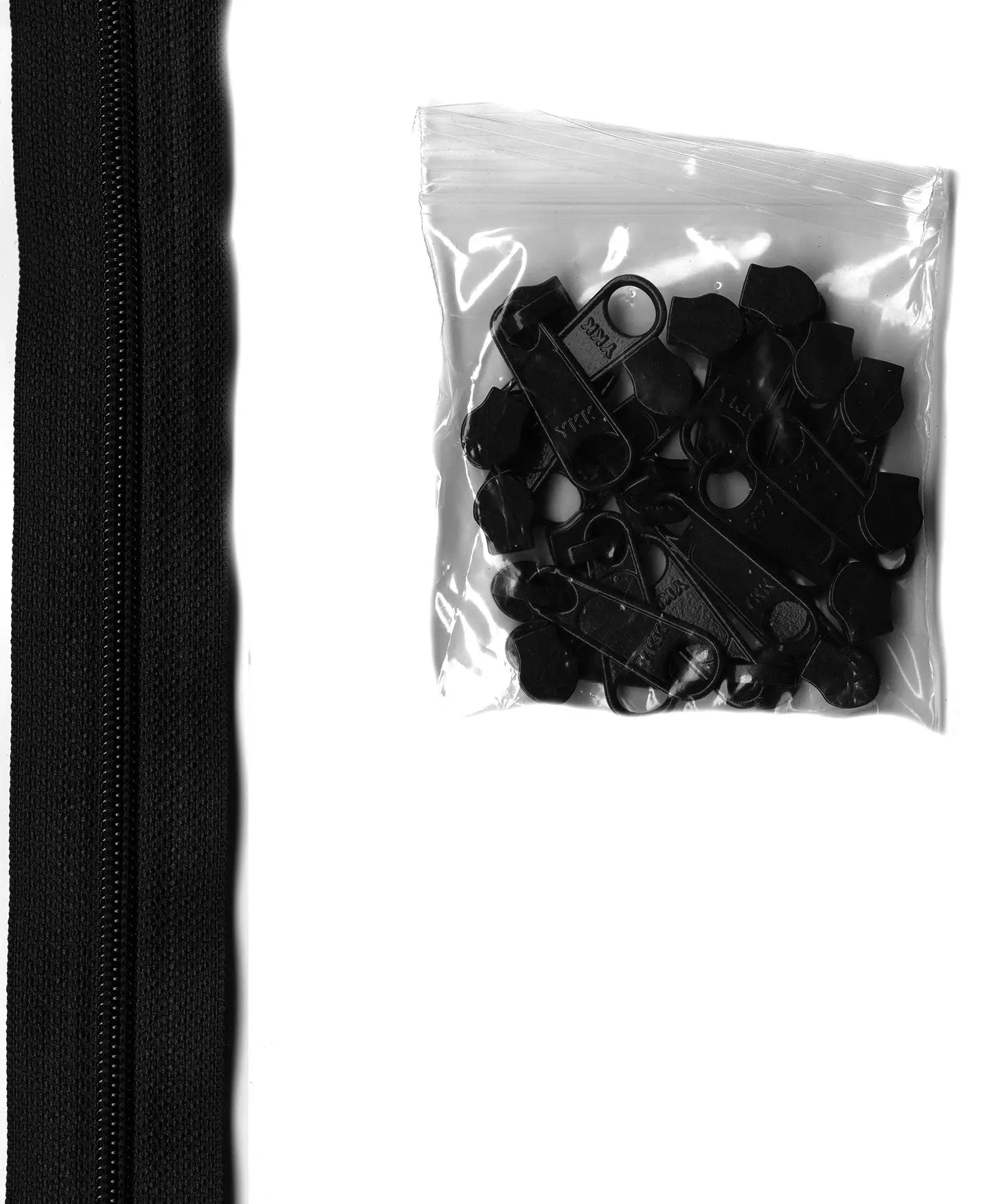 4 yards of 16mm #4.5 zipper chain and 16 Extra-Large Coordinated Pulls Black