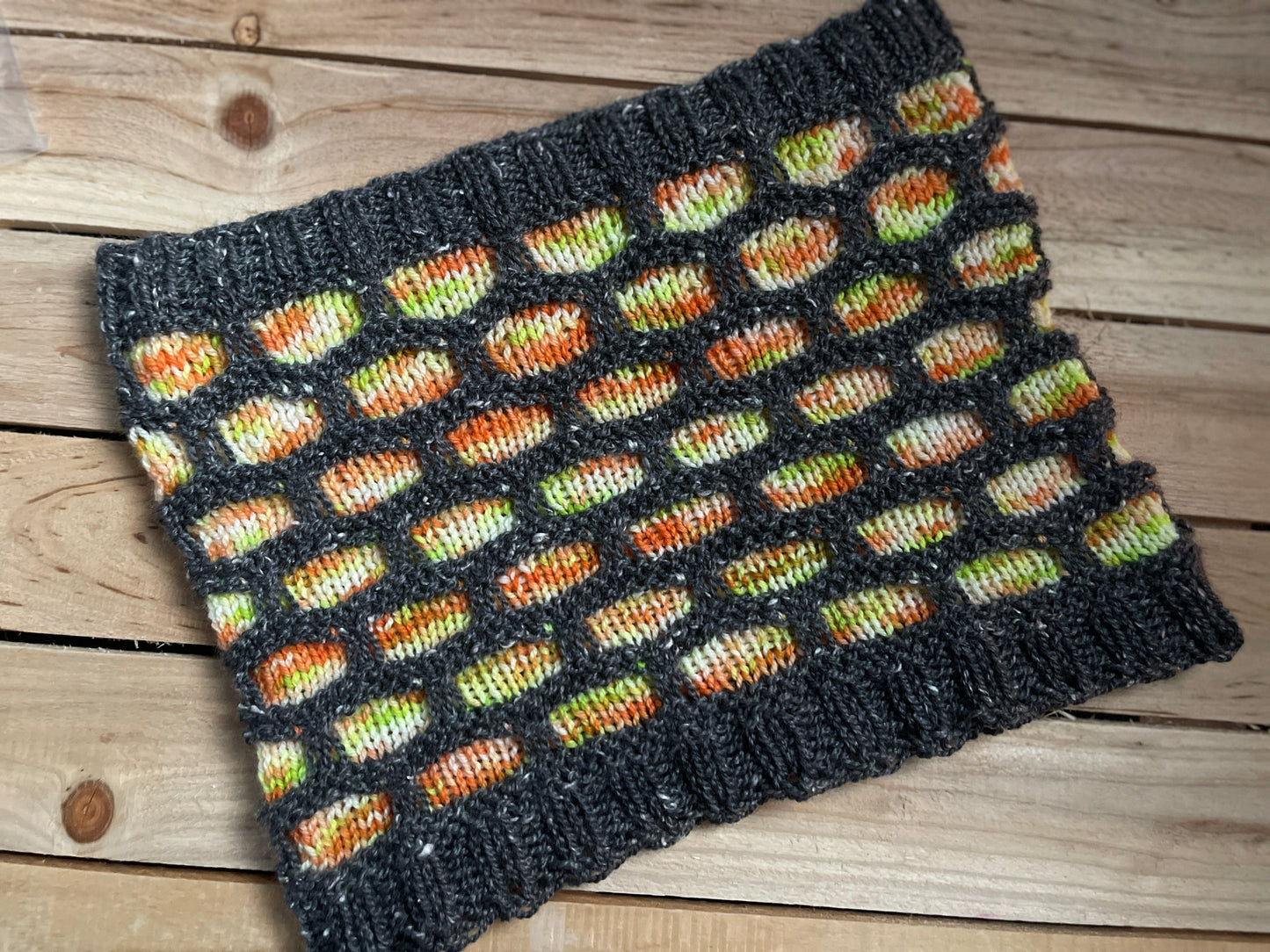 Haunted Honeycombs Cowl - Digital Pattern